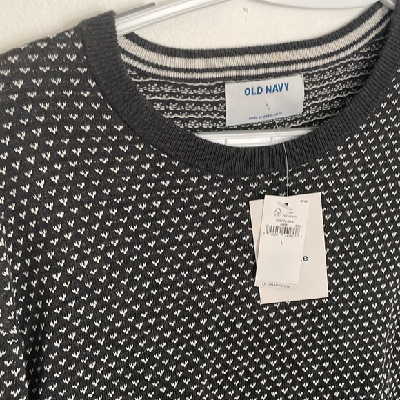 Men’s Old Navy Sweater - Picture 2 of 3